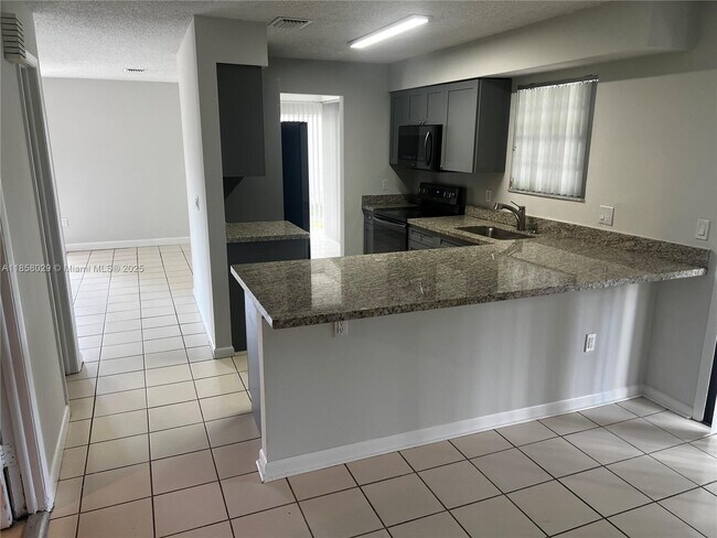 Building Photo - 10422 SW 148th Ave Dr