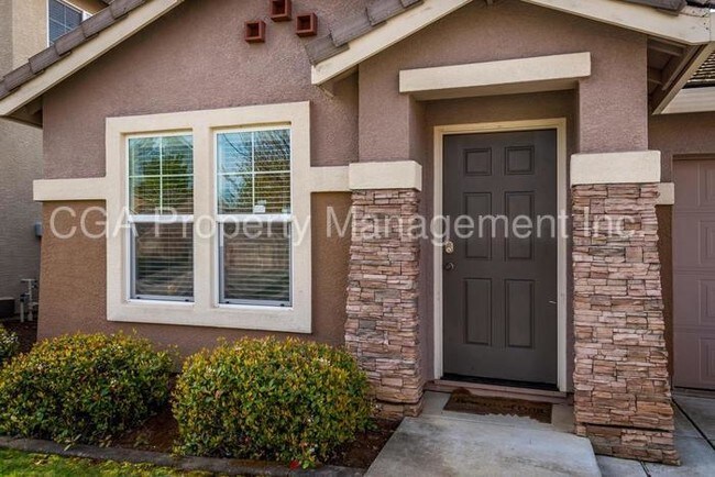 Building Photo - 1611 Grey Bunny Dr