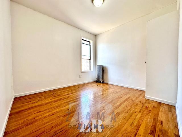 Foto del edificio - 3 bedroom in Brooklyn NY 11213