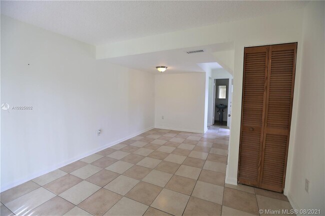 Building Photo - 603 SW 11th Ave