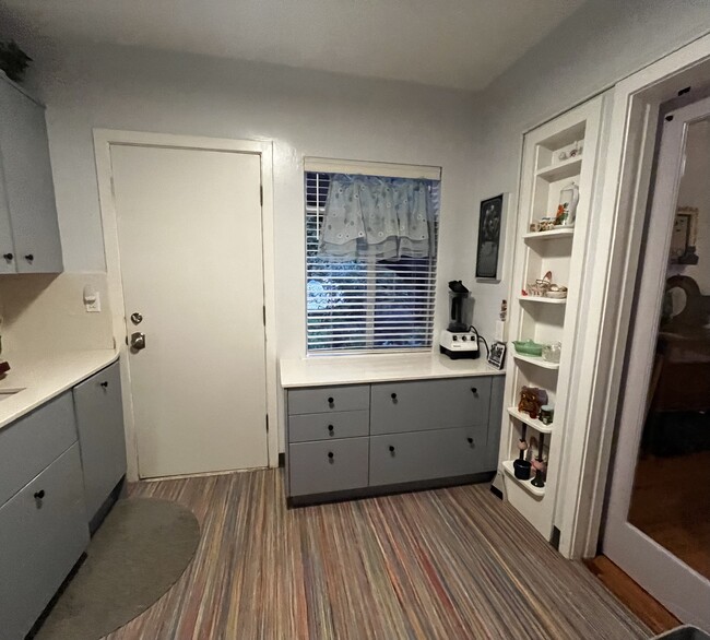 Building Photo - 154 Frisbie St