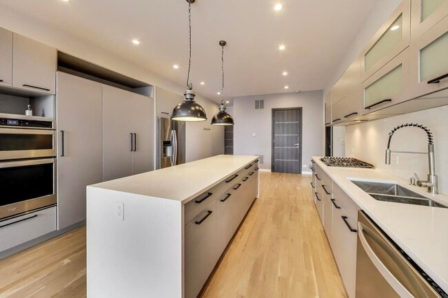 Foto del edificio - 1708 W Cermak Rd