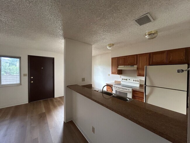 Foto del edificio - 1705 Heatheridge Rd