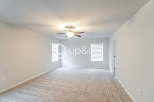 Building Photo - Fantastic 4bd/2.5ba home! Coming soon!