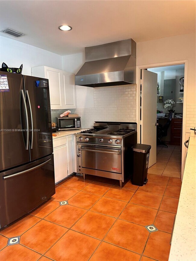 Foto del edificio - 9765 SW 15th St