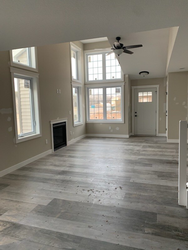 Foto del edificio - 555 Meadow Ln