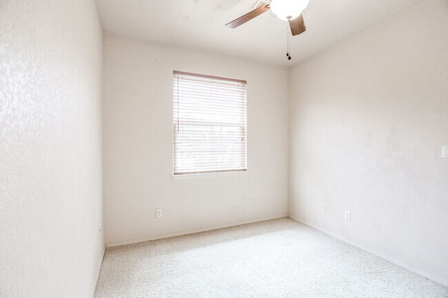 Foto del edificio - 3 Bedroom 2 Bathroom plus Office