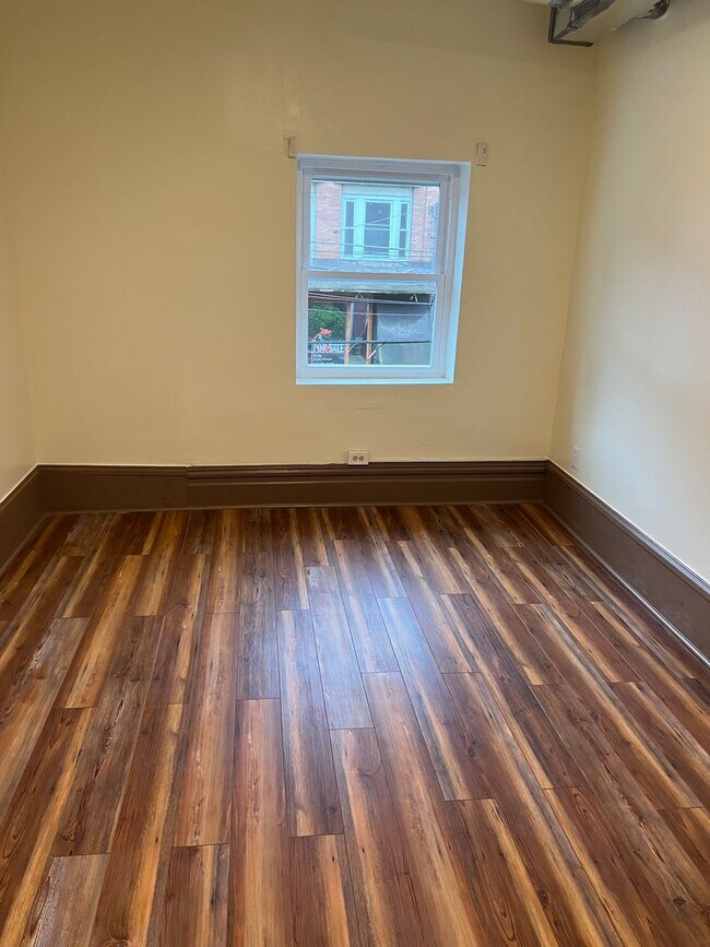Building Photo - 366 Meyran Ave
