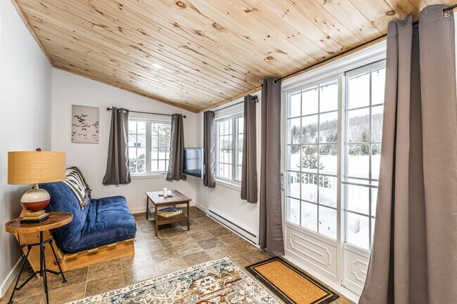 Building Photo - 68 Chem. du Lac Achigan