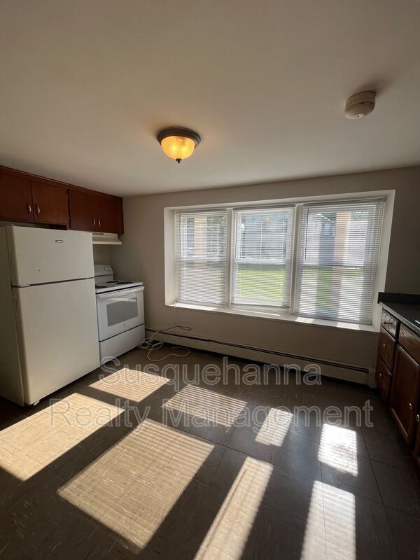 Building Photo - 1051 Henn Ave