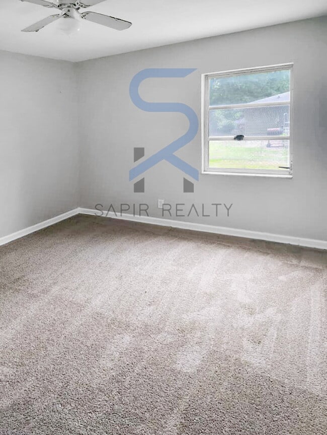 Building Photo - 4458 Pinedale Dr
