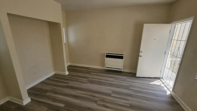 Foto del edificio - 342 1/2 Douglas St