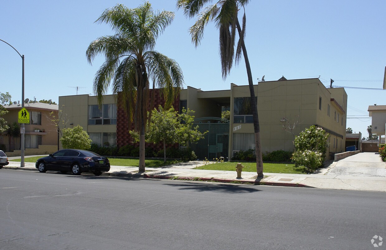 137 S ¡Oxford ¡alejado - 137 S Oxford Ave
