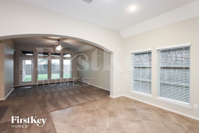 Building Photo - 335 Jolly Ginger Dr