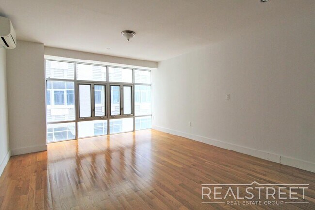 Foto del edificio - LUXURY LOFT in Queens!