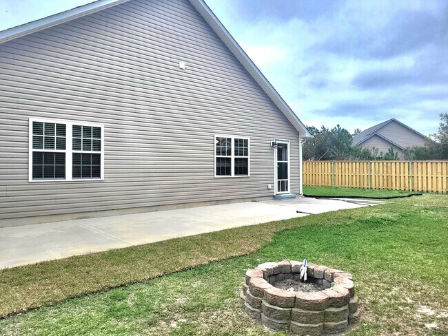 Foto del edificio - 1003 Summerfield Ct