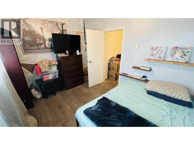 Photo du bâtiment - 1102 Ewen Ave