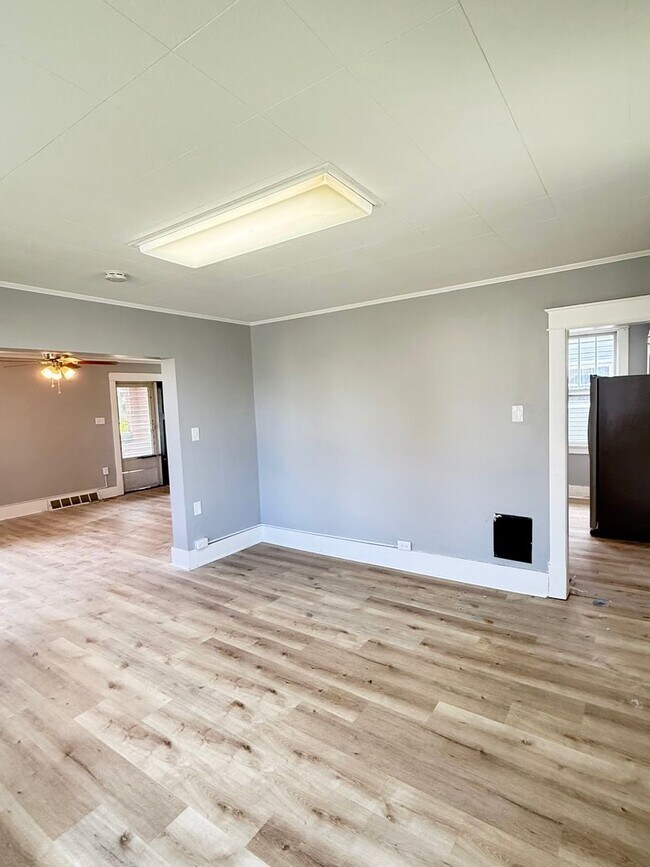 Foto del edificio - Updated 3 Bedroom 1 Bathroom in North Vers...