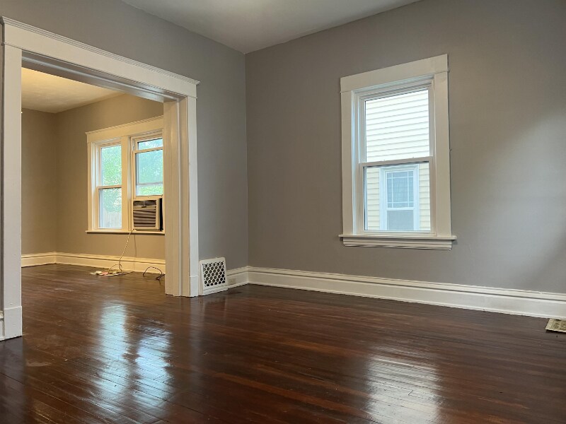 Primary Photo - 11 Lawn Ave