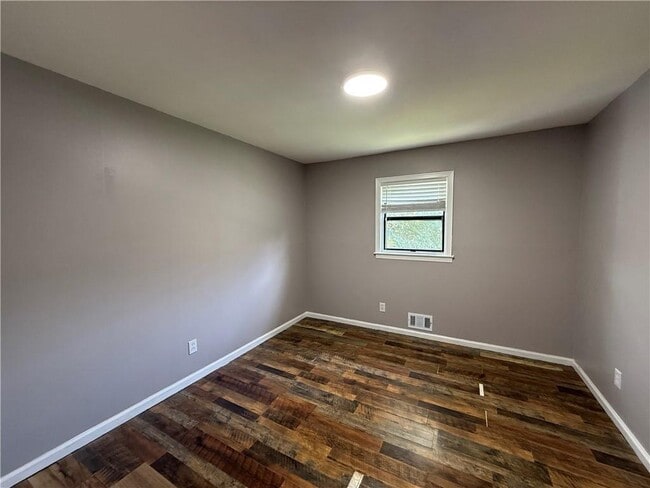 Building Photo - 6271 Mountain Ct SE