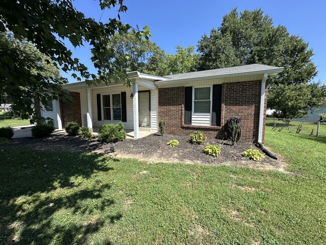 Building Photo - 116 SE Springdale Dr