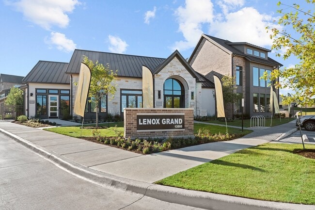 Building Photo - Lenox Grand