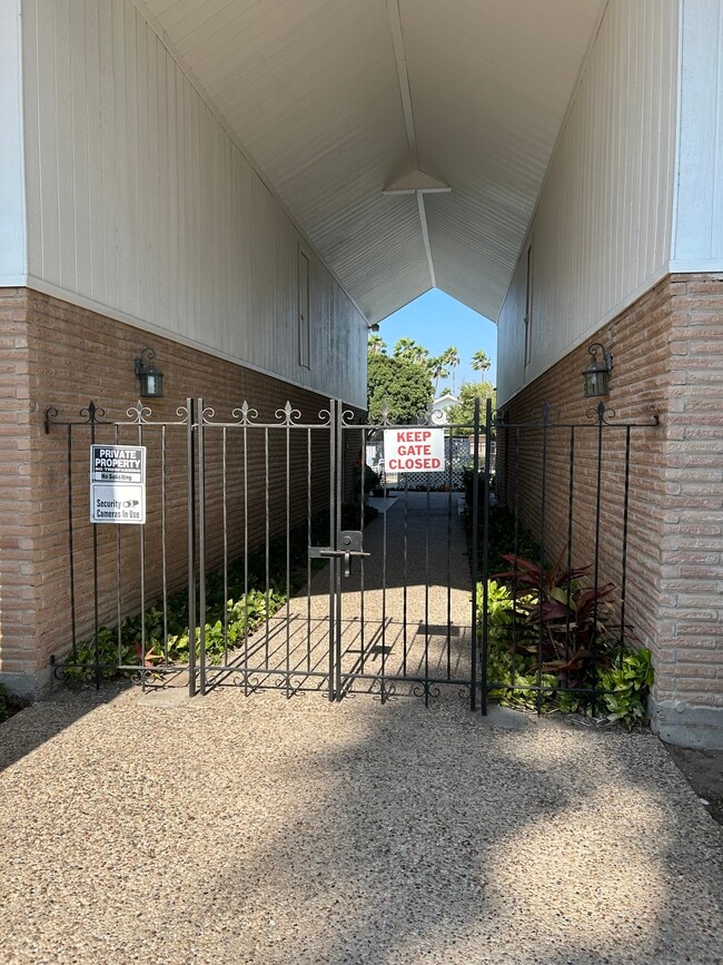 Foto del edificio - 700 W Fern Ave