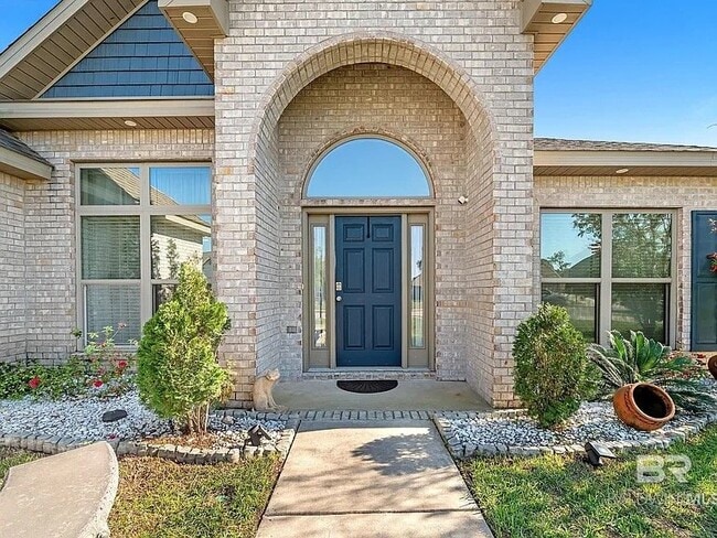 Building Photo - 335 Thornhill Cir