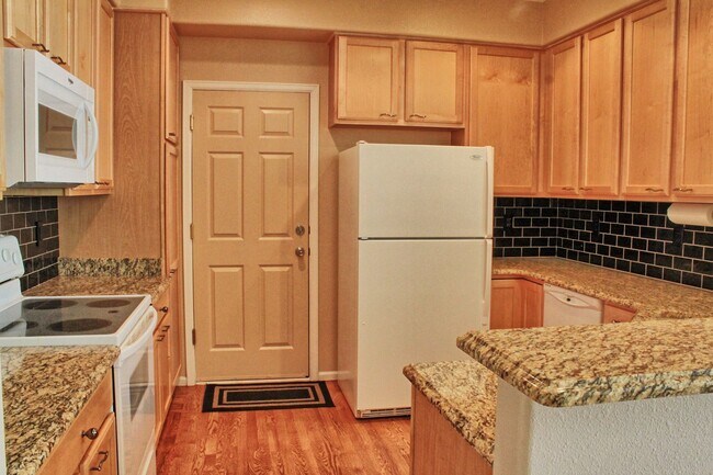 Foto del edificio - 3 bed + office Ranch style home in Plum Creek