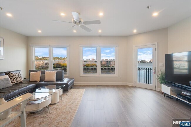 Foto del edificio - 302 The Promenade