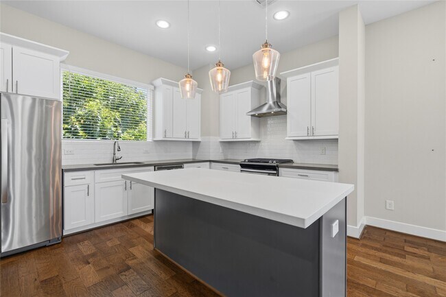 Building Photo - 2102 Bella Amanecer Ln
