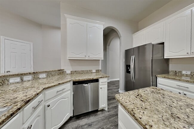 Building Photo - 16642 Greenbriar Point Ln