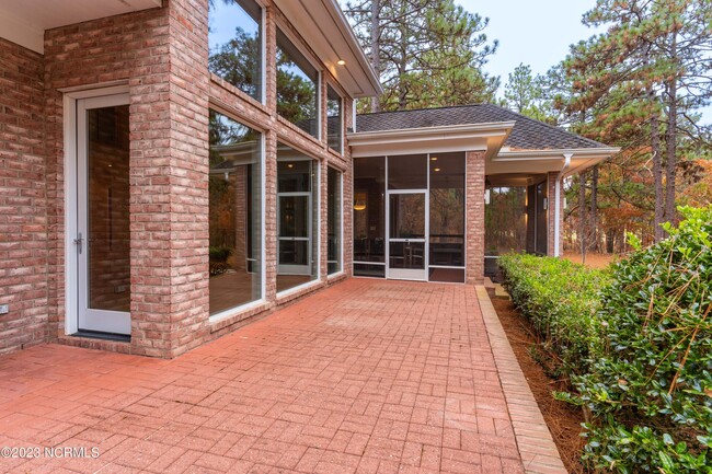 Building Photo - 110 Chesterfield Dr