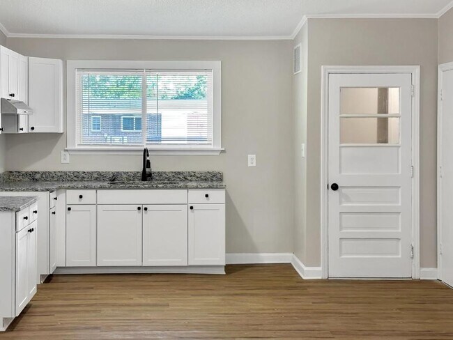 Photo - 501 Saunders Pl House