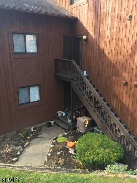 Primary Photo - 1 Red Lodge Dr