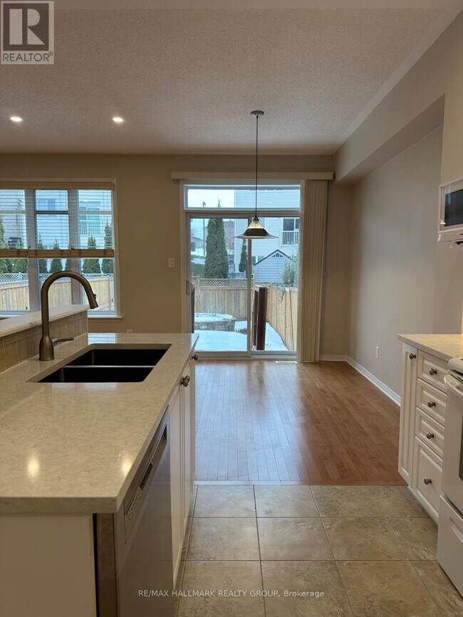 Photo du bâtiment - 252 Badgeley Ave