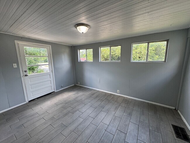 Foto del edificio - South Fountain Square 2 Bed 1.5 Bath