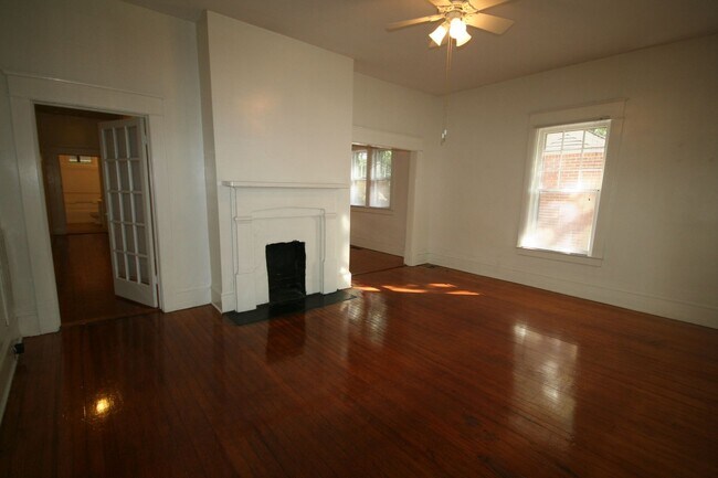 Foto del edificio - Spacious 3 Bedroom 2 Bath Trinity Park Hou...