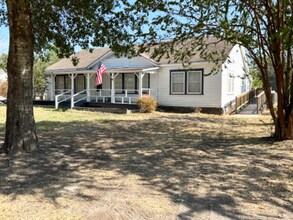 Building Photo - 1644 FM 1696