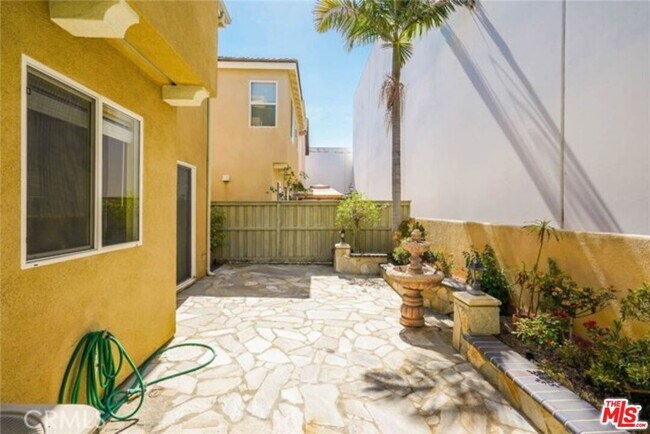 Building Photo - 1241 Ivy Terrace