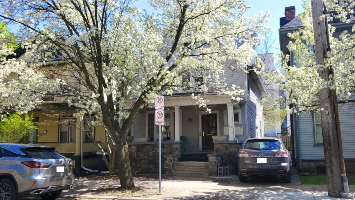 Primary Photo - 410 E William - 8 Bedroom Home with Two Ki...