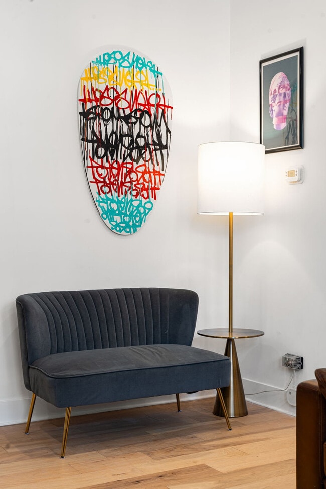 Foto del edificio - 1941 W Augusta Blvd