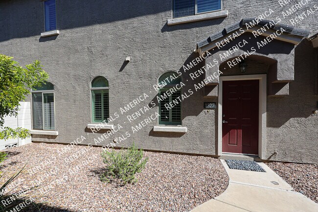 Foto del edificio - 2402 E 5th St