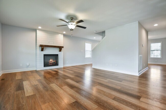 Foto del edificio - Pet Friendly Four Bedroom!