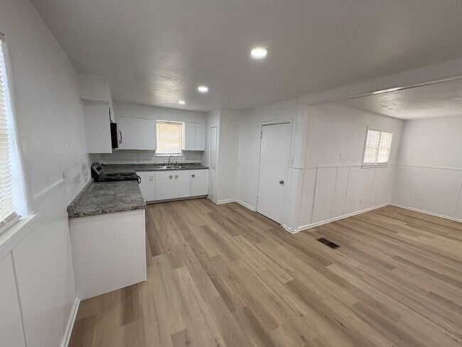 Building Photo - Nicely Remodeled 2-Bedroom Home