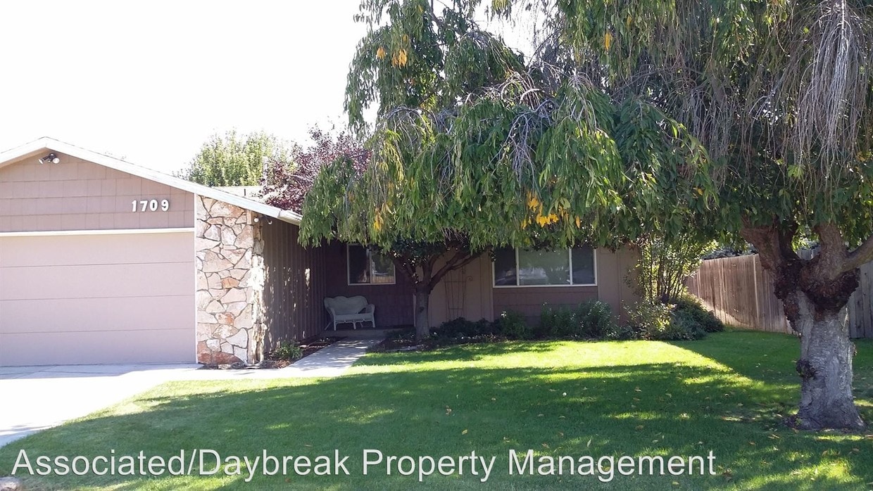 1709 S 66th Ave, Yakima, WA 98908 House Rental in Yakima, WA