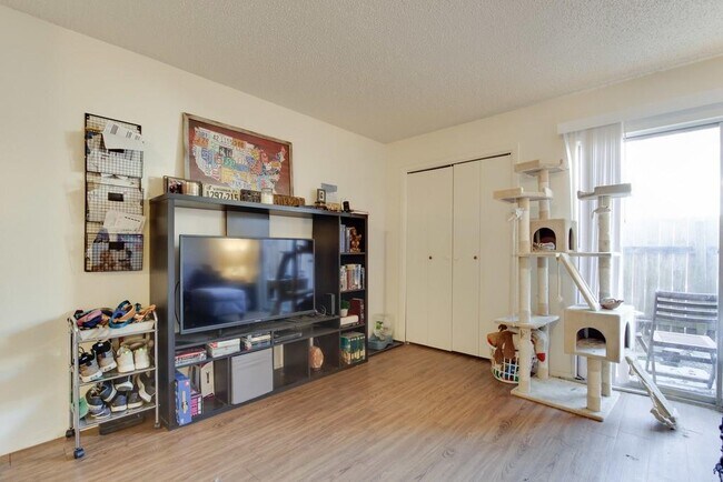 Foto del edificio - 5203 Evans Ave