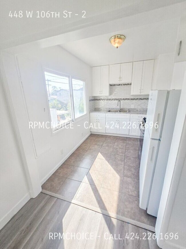 Building Photo - 448 W 106th St