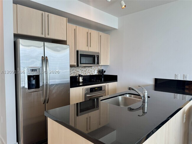 Foto del edificio - 79 SW 12th St
