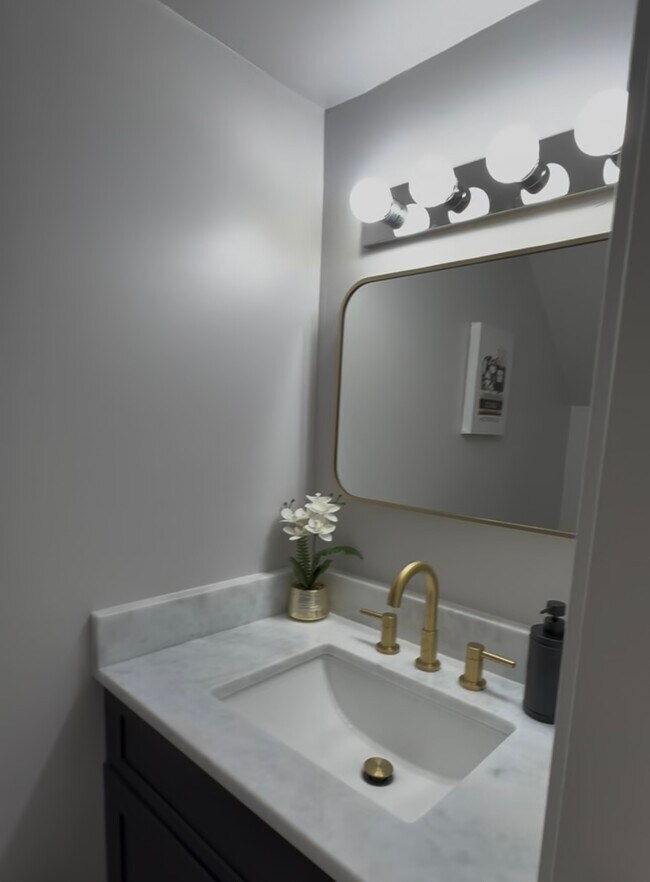 Foto del edificio - 100 Winchester Dr